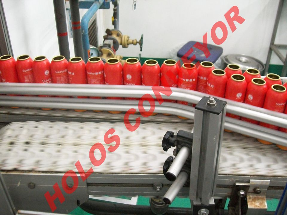 從國內(nèi)的實際應(yīng)用情況來看,皮帶輸送機的絞車拉緊和液壓拉緊可以實現(xiàn)自動控制并且拉緊力可以調(diào)節(jié),重錘拉緊裝置有著較高的安全可靠性。隨著工業(yè)和技術(shù)的發(fā)展,并且有著長距離、大運量、高帶速特征的大型皮帶輸送機已經(jīng)成為發(fā)展主流,由此對拉緊裝置提出了更高的要求,傳統(tǒng)的拉緊裝置逐漸顯示出其缺點,技術(shù)人員已將對拉緊裝置的研究方向逐步轉(zhuǎn)入到自動拉緊領(lǐng)域。如中礦業(yè)大學開發(fā)的YZL系列皮帶輸送機液壓絞車式自動拉緊裝置,它能根據(jù)帶式輸送機起動加速階段和平穩(wěn)運行階段對輸送帶拉力的不同要求,提供相應(yīng)的輸送帶拉力,并且在輸送帶拉力發(fā)生變化時準確監(jiān)測并且及時的自動調(diào)整。 從國內(nèi)的實際應(yīng)用情況來看,皮帶輸送機的絞車拉緊和液壓拉緊可以實現(xiàn)自動控制并且拉緊力可以調(diào)節(jié),重錘拉緊裝置有著較高的安全可靠性。隨著工業(yè)和技術(shù)的發(fā)展,并且有著長距離、大運量、高帶速特征的大型皮帶輸送機已經(jīng)成為發(fā)展主流,由此對拉緊裝置提出了更高的要求,傳統(tǒng)的拉緊裝置逐漸顯示出其缺點,技術(shù)人員已將對拉緊裝置的研究方向逐步轉(zhuǎn)入到自動拉緊領(lǐng)域。如中礦業(yè)大學開發(fā)的YZL系列皮帶輸送機液壓絞車式自動拉緊裝置,它能根據(jù)帶式輸送機起動加速階段和平穩(wěn)運行階段對輸送帶拉力的不同要求,提供相應(yīng)的輸送帶拉力,并且在輸送帶拉力發(fā)生變化時準確監(jiān)測并且及時的自動調(diào)整。